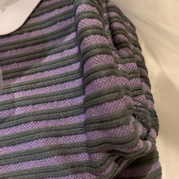 Fabletics High waisted seamless ribbon leggings. Color is hazy iris - Picture 3 of 7